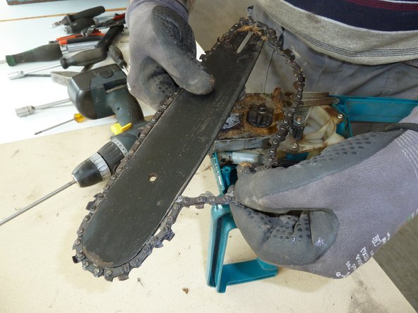 Chainsaw: step 3, image 3 of 3