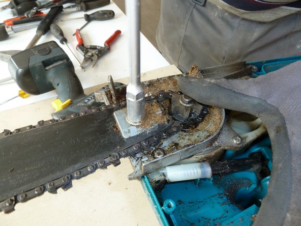 Chainsaw: step 3, image 1 of 3