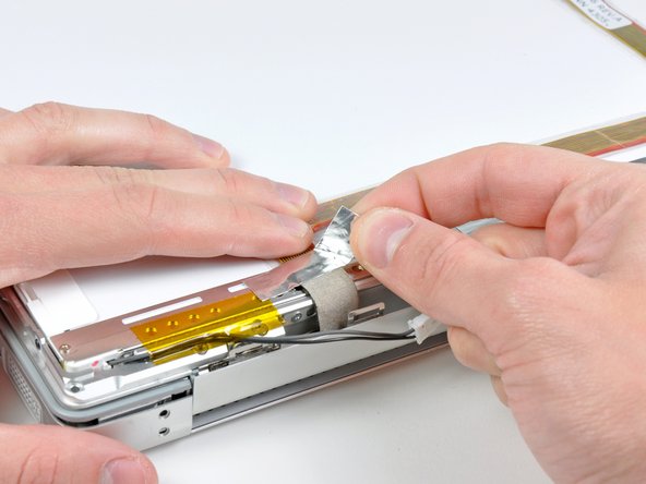 PowerBook G4 Aluminum 15" 1.67 GHz LCD Replacement: step 16, image 1 of 1