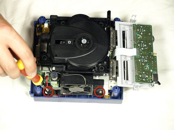 Nintendo GameCube Fan replacement for cleaning: step 3, image 1 of 2
