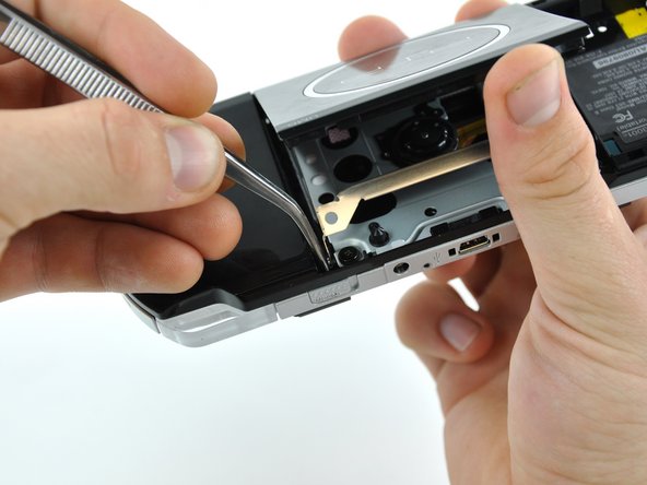 PSP 300xc UMD Drive Replacement: step 18, image 1 of 2