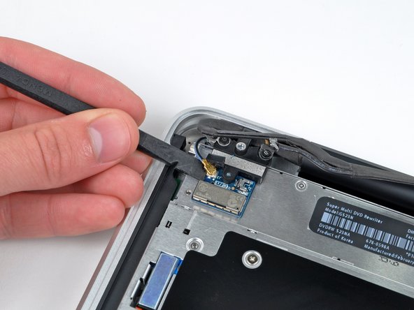 MacBook Pro 15" Unibody 2.53 GHz Mid 2009 LCD Replacement: step 10, image 2 of 2