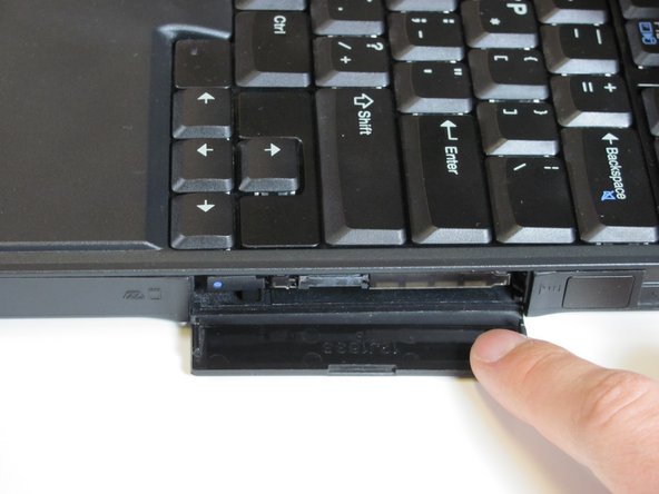 Disassembling IBM ThinkPad 560z Upper Case: step 5, image 2 of 2