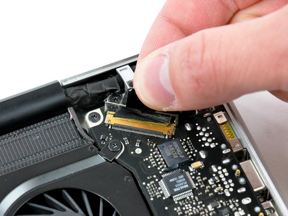 MacBook Pro 15" Unibody Late 2008 and Early 2009 LCD Replacement: step 8, image 1 of 2