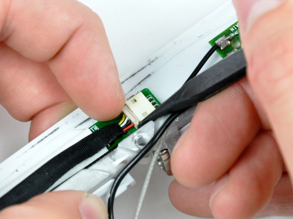 iBook G4 12" 1.33 GHz Inverter/AirPort Cables Replacement: step 64, image 2 of 3