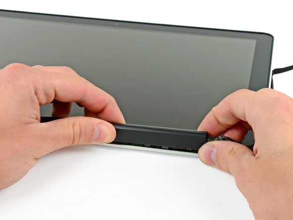 MacBook Pro 13" Unibody Mid 2010 Right Clutch Hinge Replacement: step 16, image 1 of 2