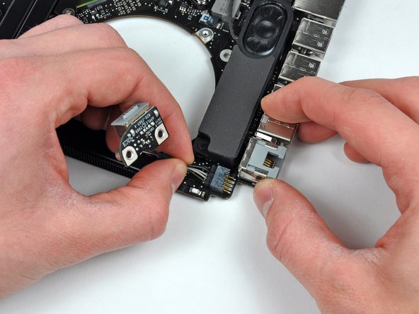 MacBook Pro 15" Unibody Mid 2009 MagSafe DC-In Board Replacement: step 28, image 1 of 1