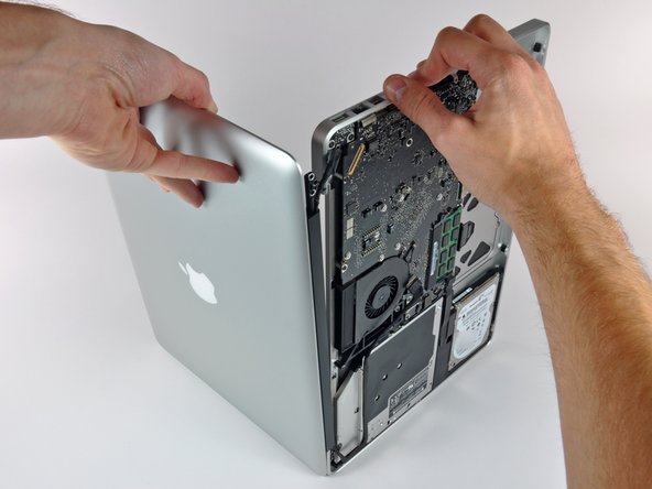 MacBook Pro 15" Unibody 2.53 GHz Mid 2009 Front Display Glass Replacement: step 18, image 3 of 3