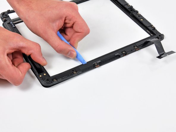 iPad Wi-Fi Display Frame Replacement: step 30, image 2 of 3
