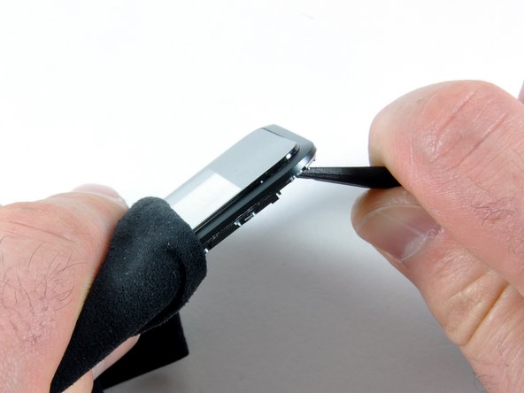 iPod Touch 1st Generation Front Panel Replacement: step 15, image 2 of 2