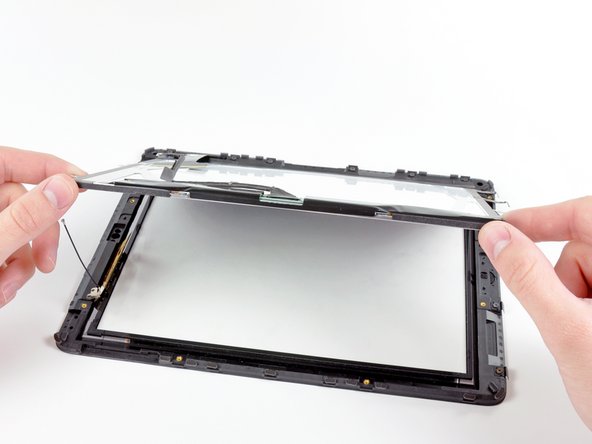 iPad 3G LCD Replacement: step 22, image 1 of 2