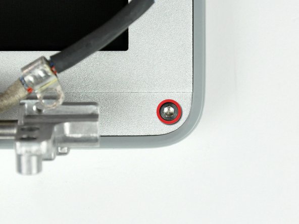 PowerBook G4 Aluminum 15" 1-1.5 GHz Clutch Cover Replacement: step 25, image 2 of 2