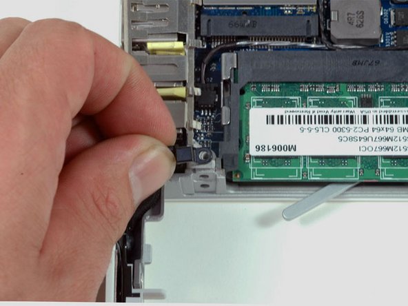 MacBook Core Duo Battery Connector Replacement: step 14, image 1 of 1