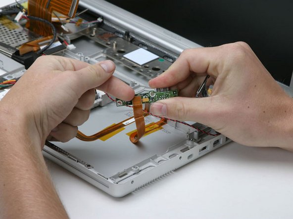 PowerBook G4 Aluminum 15" 1-1.5 GHz Right USB Board Replacement: step 31, image 1 of 1