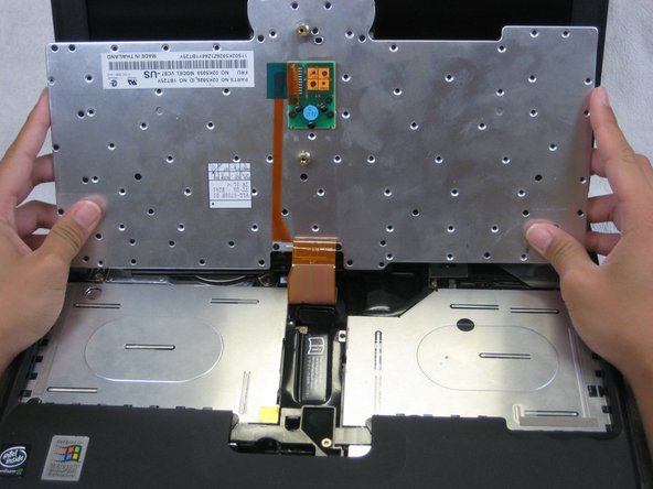 Disassembling IBM ThinkPad A30 Speakers: step 5, image 2 of 3