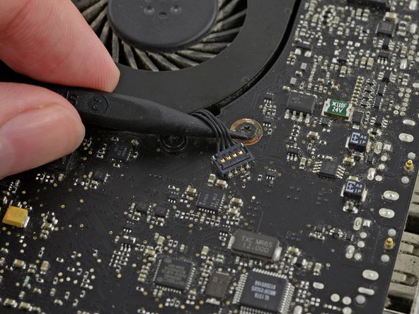 MacBook Pro 15" Unibody Late 2008 and Early 2009 Upper Case Replacement: step 10, image 1 of 3