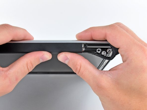 MacBook Pro 15" Unibody 2.53 GHz Mid 2009 LCD Replacement: step 29, image 2 of 2