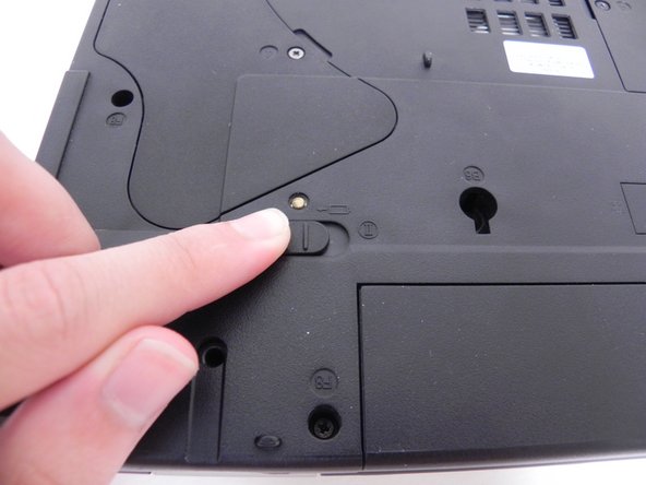 Toshiba Satellite M45 Speakers Replacement, Toshiba Satellite M45 Speakers Replacement: step 1, image 2 of 3