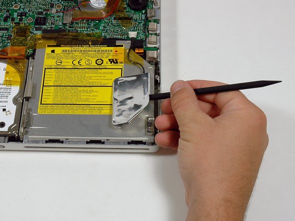 PowerBook G4 Aluminum 15" 1.67 GHz Optical Drive Replacement: step 11, image 1 of 1