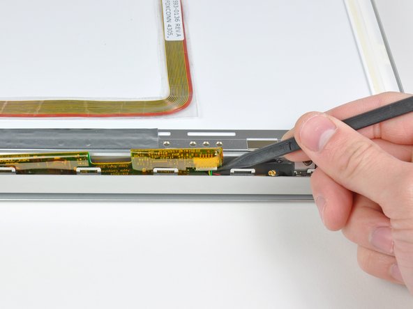 PowerBook G4 Aluminum 15" 1.67 GHz LCD Replacement: step 13, image 1 of 2