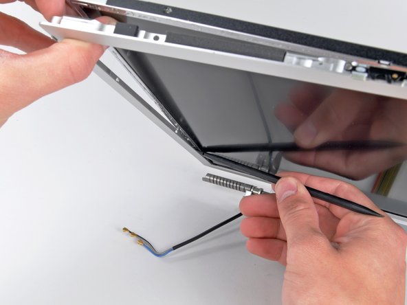 MacBook Pro 17" Models A1151 A1212 A1229 and A1261 LCD Replacement: step 31, image 2 of 2