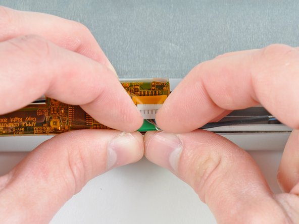 PowerBook G4 Aluminum 17" 1.67 GHz (High-Res) Display Data Cable Replacement: step 45, image 1 of 1