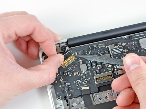 MacBook Air 11" Late 2010 Logic Board Replacement: step 17, image 3 of 3