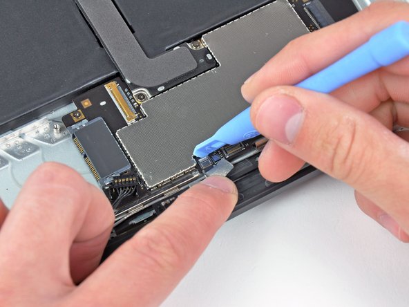 iPad 3G Logic Board Replacement: step 16, image 1 of 1