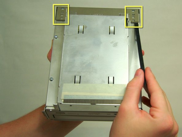 Disassembling Power Mac G4 M5183 DVD-ROM Drive: step 5, image 1 of 3