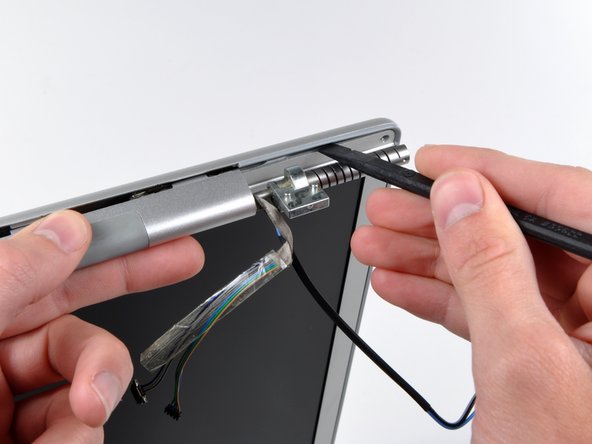 MacBook Pro 17" Models A1151 A1212 A1229 and A1261 LCD Replacement: step 19, image 1 of 3