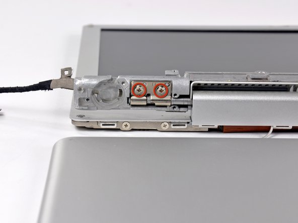 PowerBook G4 Aluminum 12" 1-1.5 GHz Right Clutch Hinge Replacement: step 69, image 1 of 2