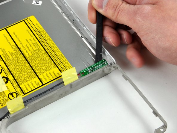 iBook G4 12" 1.33 GHz Optical Drive Replacement: step 31, image 1 of 1