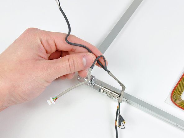 PowerBook G4 Aluminum 15" 1.67 GHz Front Display Bezel Replacement: step 38, image 1 of 2