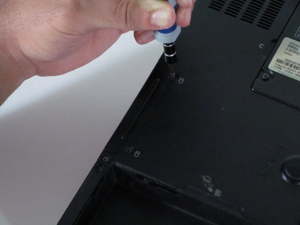 Removal/Replacement of Dell Inspiron E1705 Hard Drive: step 3, image 2 of 2