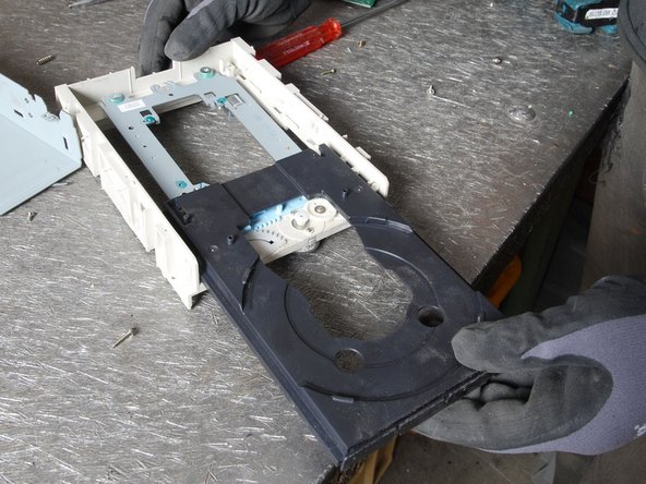 Compact Disc (CD) Drive: step 5, image 2 of 2