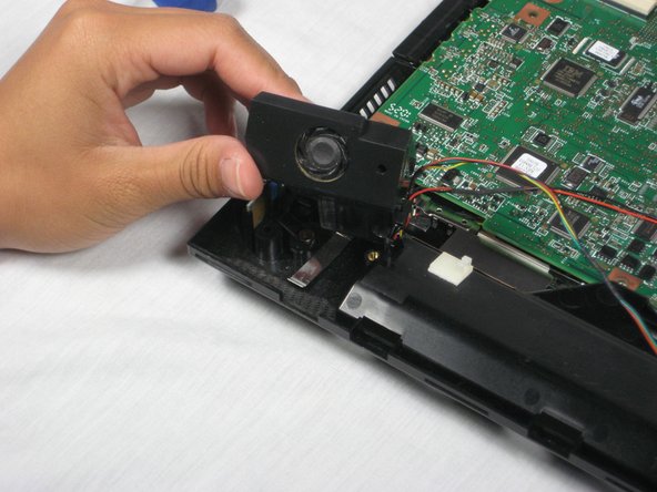 Disassembling IBM ThinkPad A30 Speakers: step 27, image 1 of 2