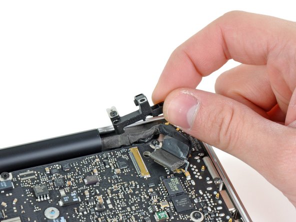 MacBook Pro 13" Unibody Mid 2010 LCD Replacement: step 9, image 2 of 2