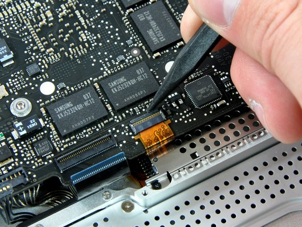 MacBook Pro 15" Unibody Late 2008 and Early 2009 Logic Board Replacement: step 19, image 1 of 2