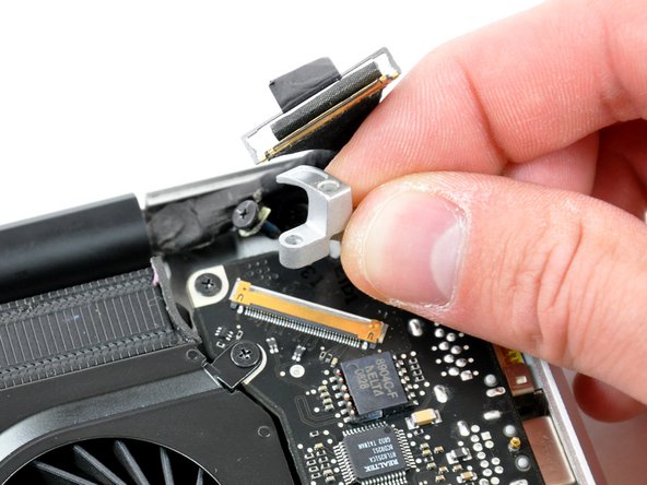 MacBook Pro 15" Unibody Late 2008 and Early 2009 LCD Replacement: step 9, image 2 of 2