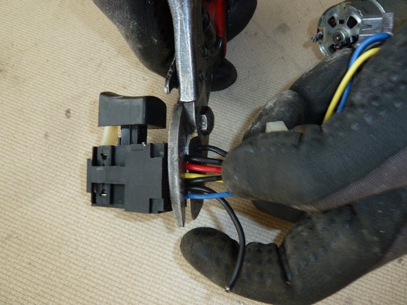 Power Screwdriver (with exchangeable battery pack): step 3, image 2 of 3