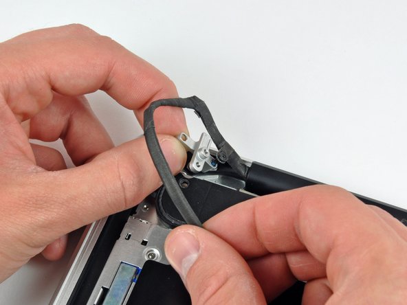 MacBook Pro 13" Unibody Mid 2009 Left Clutch Hinge Replacement: step 7, image 2 of 2