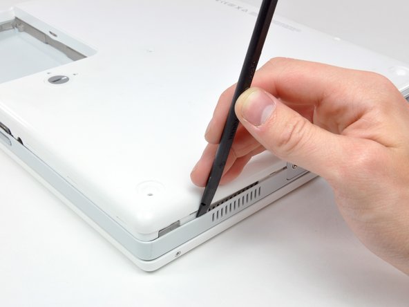 iBook G4 14" 1.42 GHz Lower Case Replacement: step 10, image 1 of 1