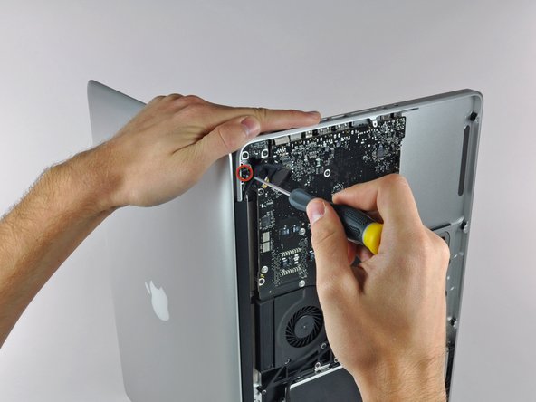 MacBook Pro 15" Unibody 2.53 GHz Mid 2009 LCD Replacement: step 17, image 1 of 1