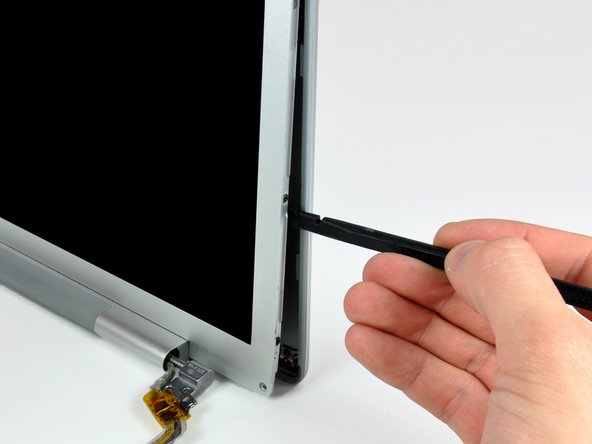 MacBook Pro 17" Models A1151 A1212 A1229 and A1261 Antenna Cover Replacement: step 18, image 3 of 3