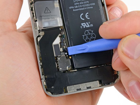 iPhone 4S Power Button Replacement: step 5, image 2 of 3