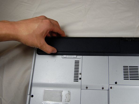 HP Pavilion dv1000 Back Cover Replacement: step 4, image 1 of 3
