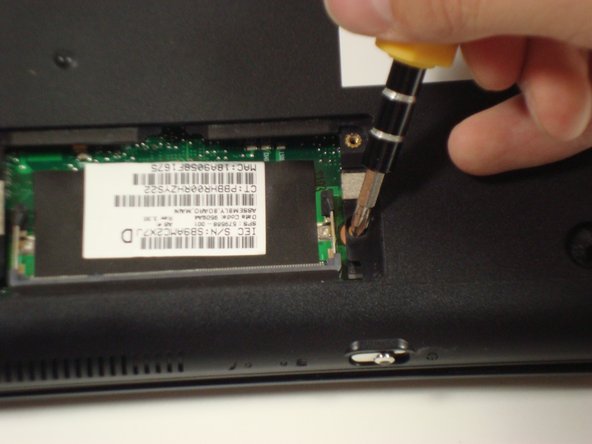 Disassembling Compaq Mini 110 Wireless Module: step 7, image 1 of 2