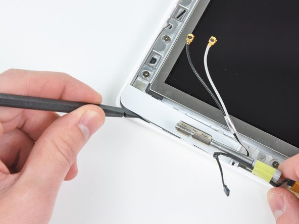 MacBook Core 2 Duo Display Data Cable Replacement: step 46, image 1 of 2