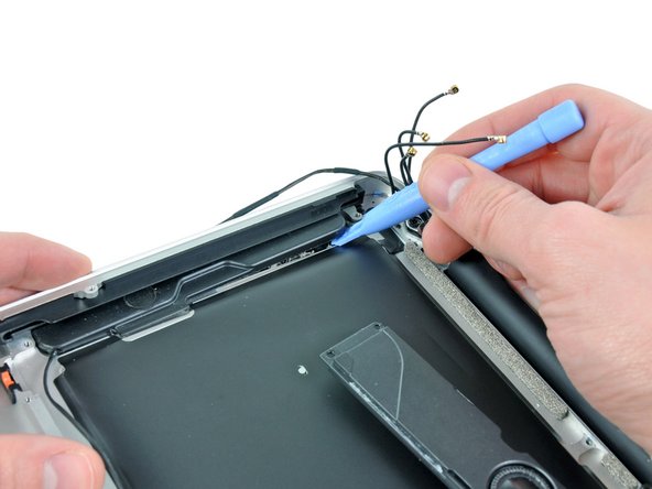 MacBook Pro 13" Unibody Early 2011 Upper Case Replacement: step 35, image 1 of 2