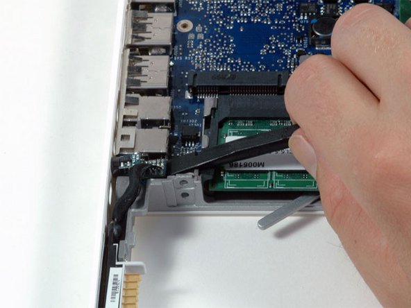 MacBook Core Duo Logic Board Replacement: step 33, image 1 of 1